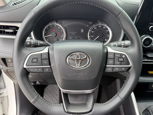 Used 2026 Toyota Highlander XLE AWD/4WD image 11