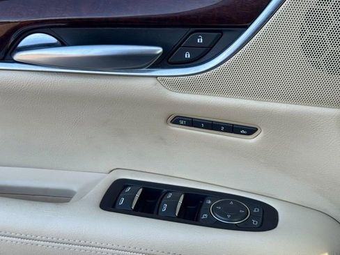 Used 2018 Cadillac XT5 Luxury w/ Driver Awareness Package image 24