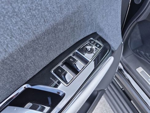 Certified 2026 Cadillac Escalade Platinum Sport w/ LPO, Floor Liner Package AWD/4WD image 19