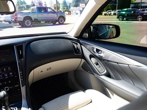 Used 2017 INFINITI Q50 Sport RWD image 9