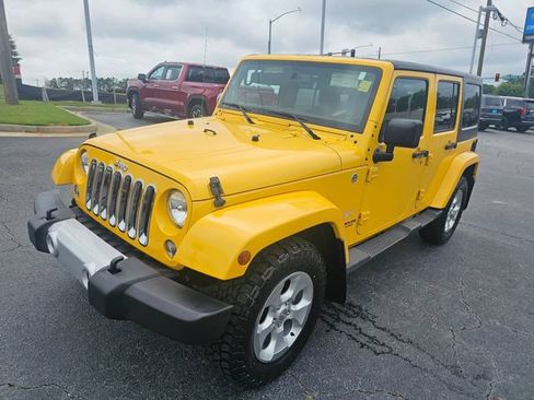 Used 2015 Jeep Wrangler Unlimited Sahara w/ Connectivity Group AWD/4WD image 4