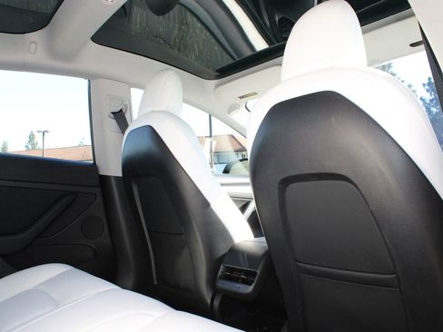 Used 2022 Tesla Model 3 Performance image 18