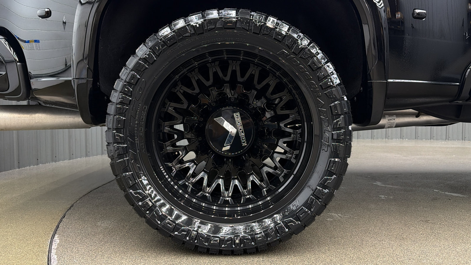 Used 2025 GMC Sierra 3500 Denali Ultimate AWD/4WD image 11