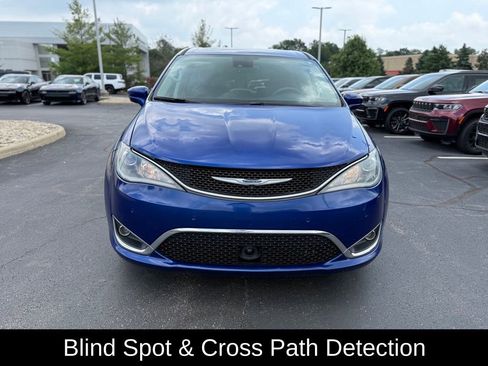 Used 2019 Chrysler Pacifica Touring Plus w/ Advanced Safetytec Group FWD image 8