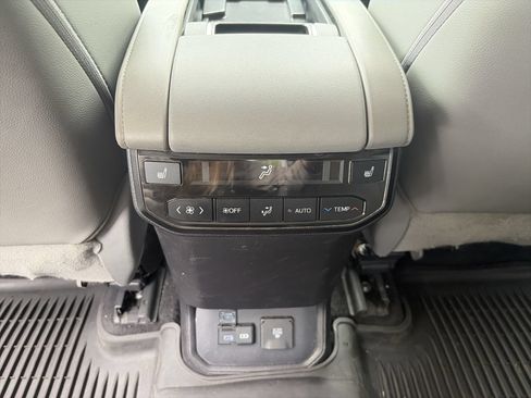 Used 2022 Toyota Highlander Platinum AWD/4WD image 23