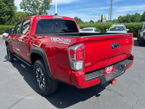 Used 2022 Toyota Tacoma TRD Off-Road w/ Technology Package AWD/4WD image 11