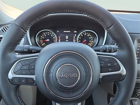 Used 2018 Jeep Compass Latitude w/ Popular Equipment Group image 24