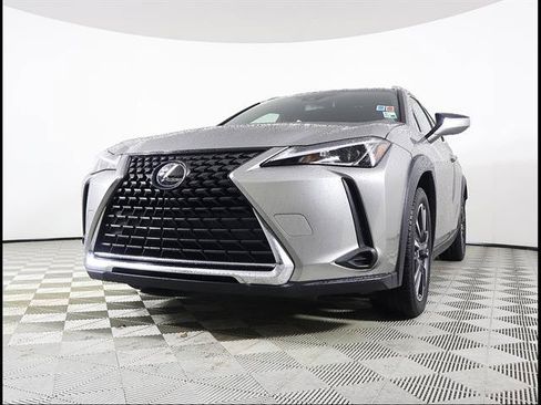 Used 2022 Lexus UX 200 w/ Accessory Package (Z1) FWD image 2