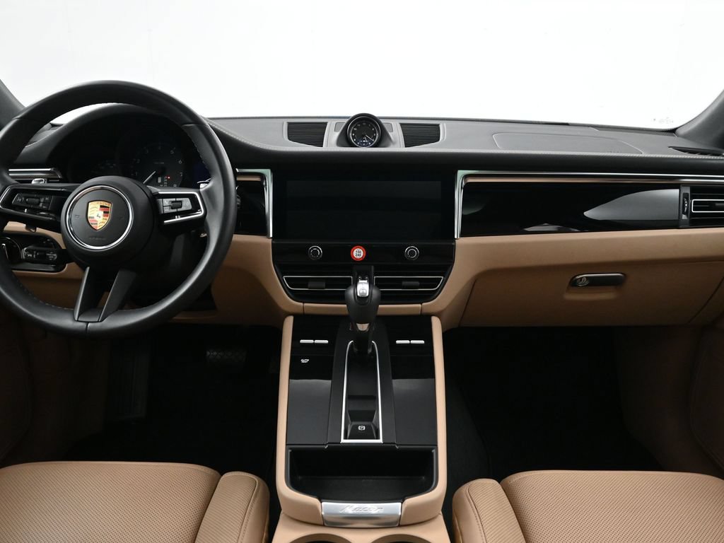 Certified 2023 Porsche Macan AWD/4WD image 9