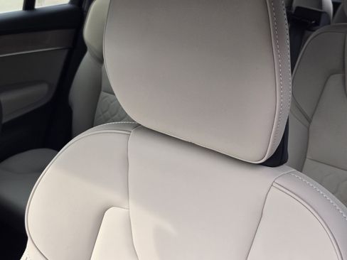 New 2025 Volvo XC90 B6 Core w/ Protection Package Premier image 22