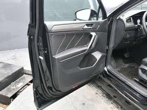 Used 2022 Volkswagen Tiguan SE image 16