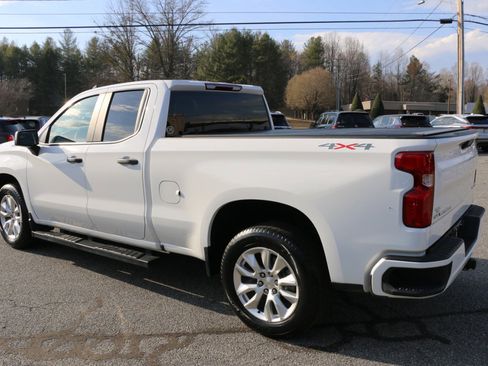 Used 2023 Chevrolet Silverado 1500 Custom image 3