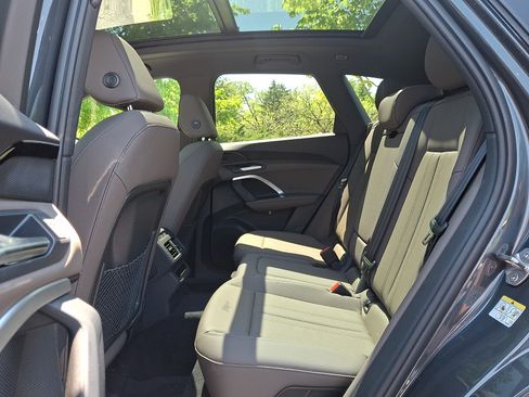 Used 2025 Audi Q5 Premium w/ Convenience Package AWD/4WD image 10