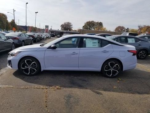 New 2025 Nissan Altima 2.5 SR FWD image 3