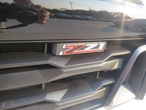 Used 2024 Chevrolet Colorado Z71 AWD/4WD image 11