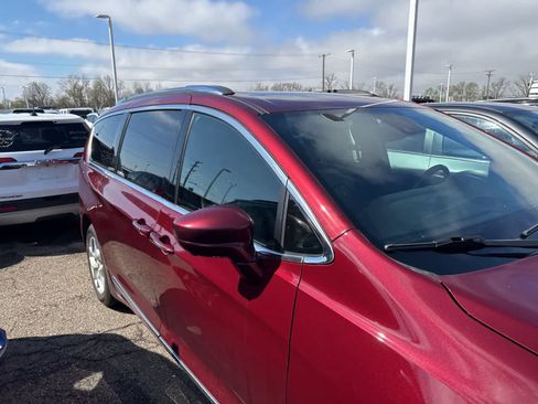 Used 2020 Chrysler Pacifica Touring-L image 20