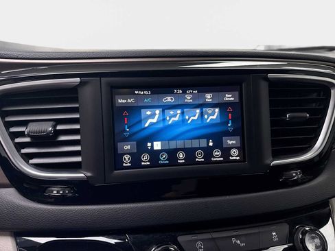 Used 2021 Chrysler Voyager LX FWD image 12