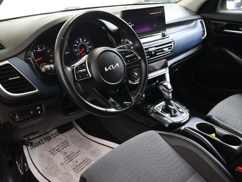 Used 2023 Kia Seltos S w/ Navigation Package FWD image 17