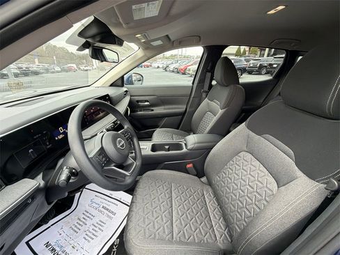 Used 2025 Nissan Kicks SV image 15