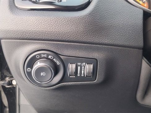 Used 2019 Jeep Compass Limited image 16