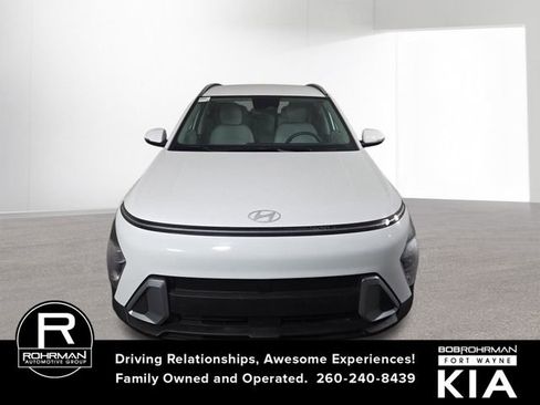 Used 2025 Hyundai Kona SEL image 3