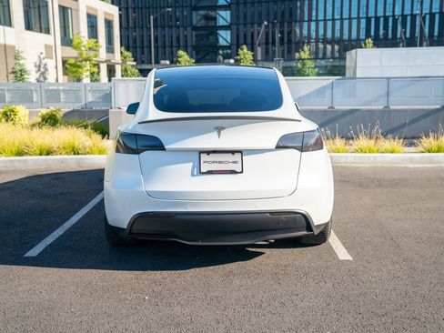 Used 2022 Tesla Model Y Performance AWD/4WD image 7