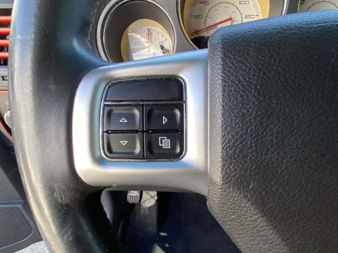 Used 2012 Dodge Challenger SXT image 21