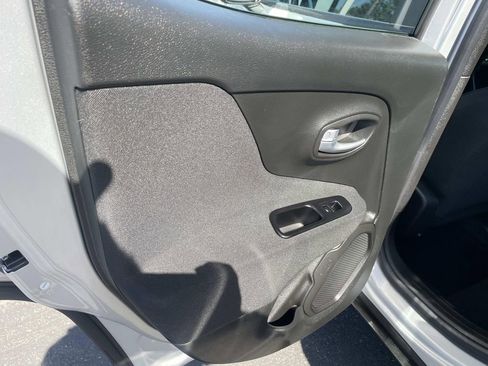 Used 2021 Jeep Renegade Sport image 23