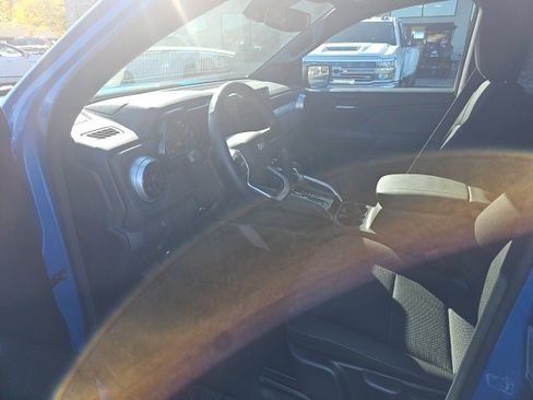 Used 2024 Chevrolet Colorado LT image 29