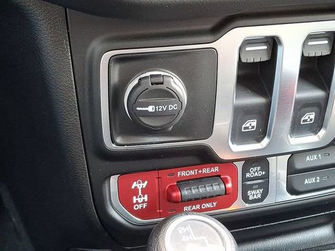 Used 2024 Jeep Wrangler Rubicon AWD/4WD image 24