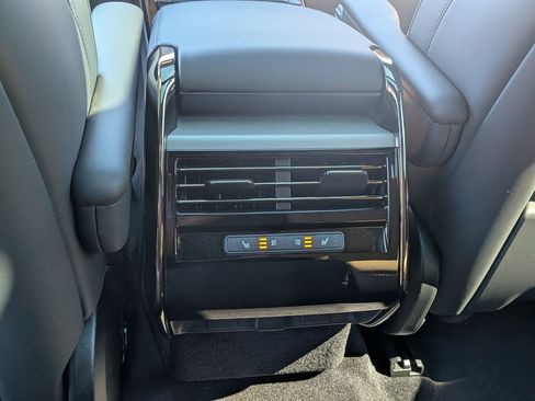 Used 2025 Land Rover Range Rover Sport Dynamic SE image 32