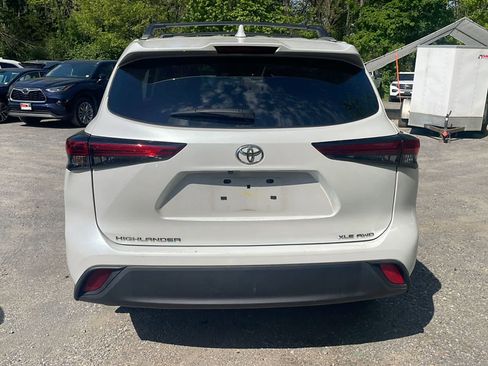 Used 2023 Toyota Highlander XLE AWD/4WD image 7