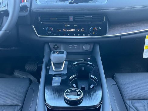 New 2026 Nissan Rogue Platinum w/ Platinum Premium Package image 3