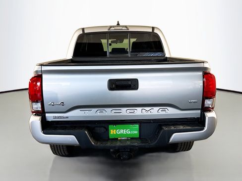 Used 2022 Toyota Tacoma SR AWD/4WD image 8