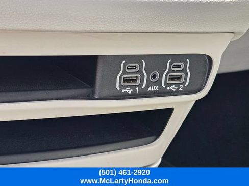 Used 2023 Chrysler Pacifica Touring-L FWD image 25