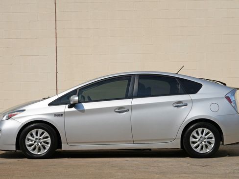 Used 2014 Toyota Prius Prime Plug-In Hybrid FWD image 8