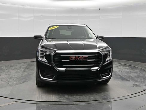 Used 2024 GMC Terrain SLE AWD/4WD image 2