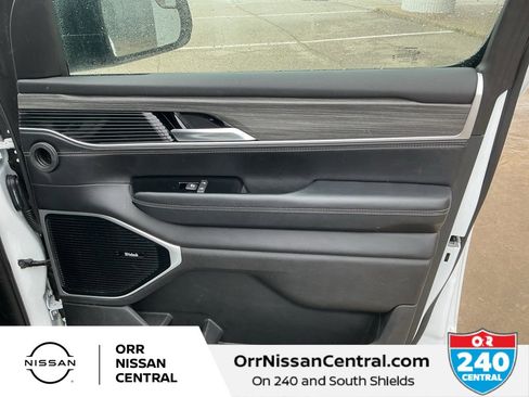 Used 2023 Jeep Wagoneer L Series III w/ Premium Group I image 10