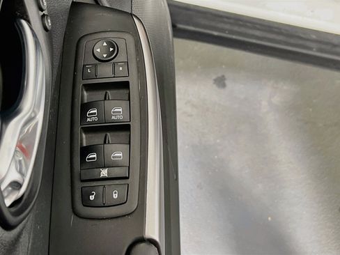 Used 2022 Jeep Cherokee Limited image 17