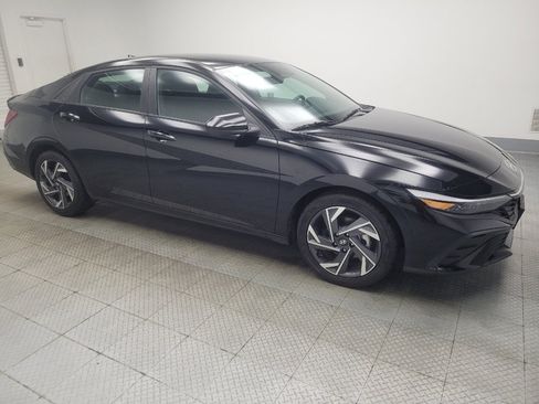 Used 2025 Hyundai Elantra Sport FWD image 11