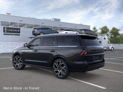 New 2026 Lincoln Navigator Reserve image 4