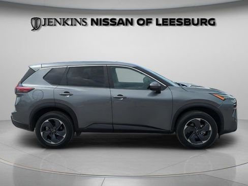 Certified 2024 Nissan Rogue SV FWD image 3