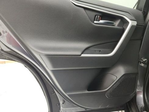 Used 2025 Toyota RAV4 Limited image 9