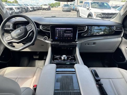 Used 2022 Jeep Wagoneer Series III w/ Premium Group I AWD/4WD image 10