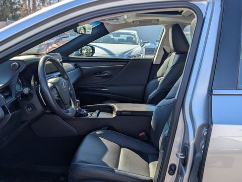 Certified 2023 Lexus ES 350 w/ Premium Package image 16