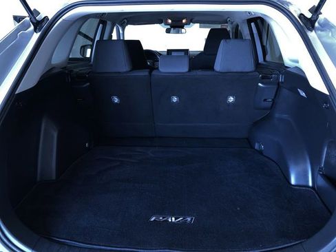 Certified 2020 Toyota RAV4 LE w/ Carpet Mat Package image 31