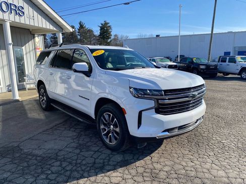 Used 2022 Chevrolet Suburban LT w/ LT Signature Plus Package AWD/4WD image 8