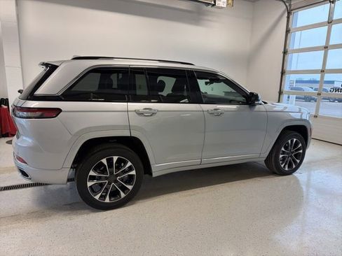 Used 2022 Jeep Grand Cherokee Overland AWD/4WD image 10