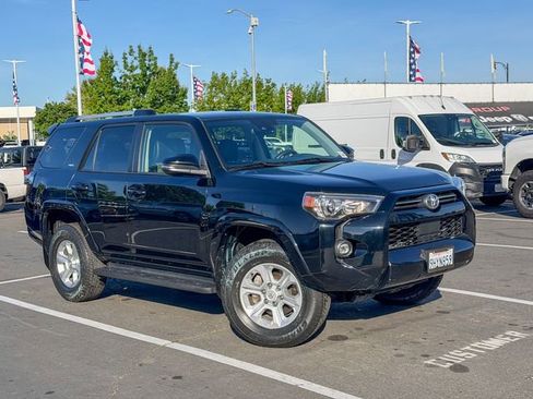 Used 2022 Toyota 4Runner SR5 Premium AWD/4WD image 2