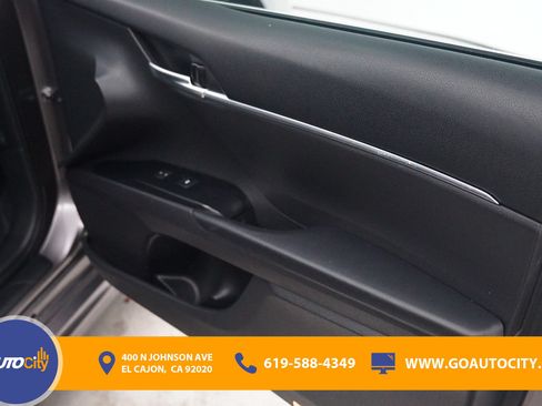 Used 2019 Toyota Camry SE w/ Carpet Mat Package FWD image 16
